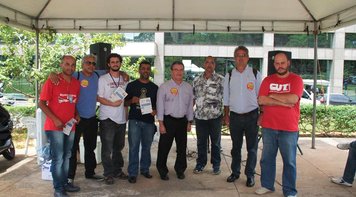 Bancários DF exigem mais respeito da Caixa no Dia Nacional de Luta contra a reestruturação