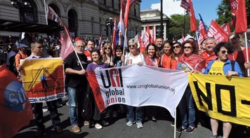 Marcha abre Jornada Continental pela Democracia e contra o Neoliberalismo, em Montevidéu
