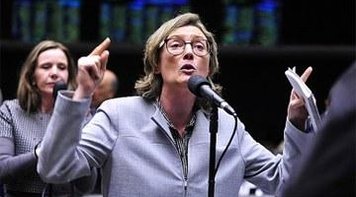 Vitória na Justiça sobre Bolsonaro é contra o ódio e a violência, diz Maria do Rosário