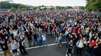Após 10 dias, acordo põe fim à greve dos metalúrgicos da Mercedes
