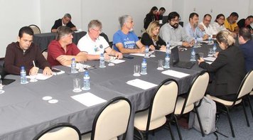 Contraf-CUT cobra melhorias do Saúde Caixa e das condições de trabalho e nenhum direito a menos 