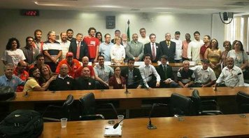 Pressão do movimento sindical adia votação do projeto que favorece privatizações