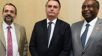 Crise da falsa pós-graduação leva ao adiamento da posse de Decotelli na Educação