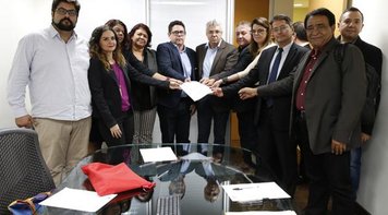 Comando entrega pauta específica dos empregados da Caixa