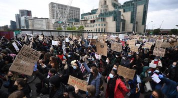 A onda de indignação contra o racismo se espalha por todo o mundo