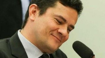Moro pede férias para planejar ministério de Bolsonaro. Defesa de Lula reitera suspeição