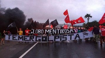 Movimentos sociais e sindicatos travam vias em todo o país contra o impeachment de Dilma