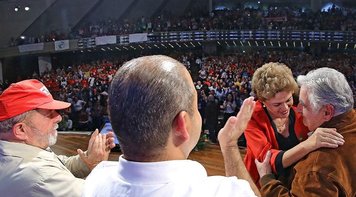 Mujica condena cultura do mercado e prega unidade e jornada menor