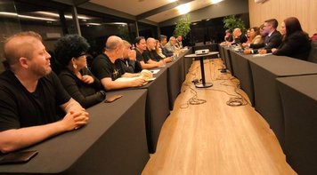 Caixa: empregados cobram redução de jornada para PcD