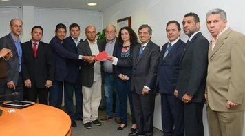 Comando entrega reivindicações e marca calendário de negociações com os bancos