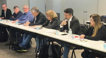 Empregados da Caixa cobram respeito à jornada e pagamento de extras