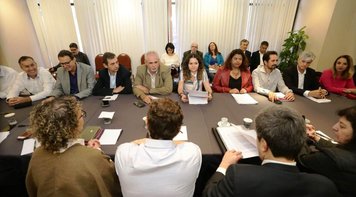 Fenaban propõe 0,5% de aumento real por 2 anos e retira direitos. Comando rejeita e negociação continua na quinta 23