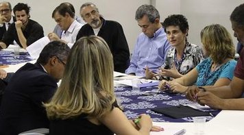 Caixa prorroga por 90 dias o pagamento do adicional dos avaliadores de penhor. Dia Nacional de Luta será nesta quarta-feira