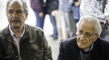 Noam Chomsky visita Lula. 'Uma das figuras mais significativas do século 21', diz