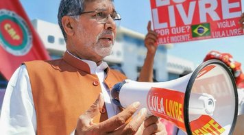 Mais um vencedor do Prêmio Nobel da Paz visita Lula em Curitiba