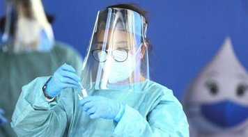 Brasil tem novo recorde da média móvel de casos de covid. Ômicron domina