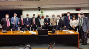 Atos em 2 de outubro e 15 de novembro unem nove partidos por impeachment de Bolsonaro