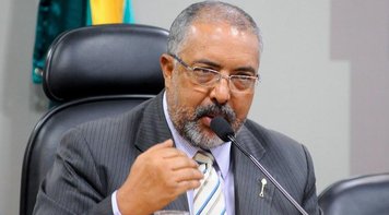 Paim apresenta projeto que revoga Lei da Reforma Trabalhista