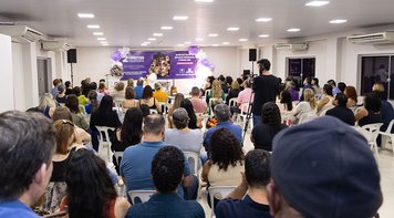 Com casa cheia, Sindicato recebe ex-ministra Cida Gonçalves em debate pelo Mês das Mulheres