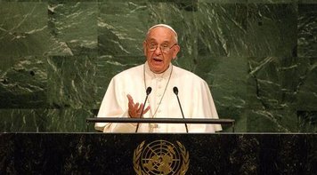 Papa discursa na ONU e pede regulação do sistema financeiro