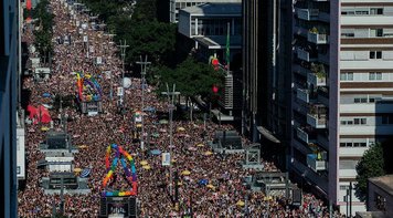 Entre celebração e protesto, Parada LGBTI de São Paulo reforça tom político