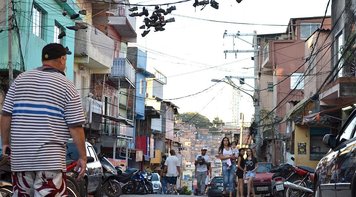 Mortes pela covid-19 crescem 45% nos bairros pobres em uma semana