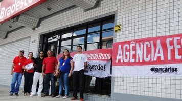 Sindicato protesta contra demissões no Bradesco com paralisação de agência