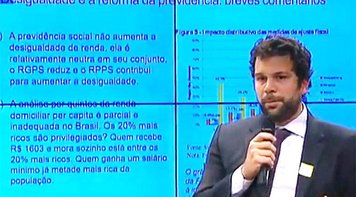 Reforma da Previdência é nebulosa e tira R$ 17 bi da economia, diz professor