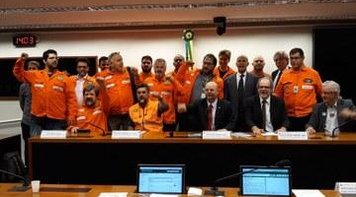 Discurso de privatização da Petrobras baseia-se em três mentiras, diz deputado