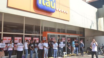 Bancários mostram força, ampliam paralisação e fecham 10.369 agências no terceiro dia da greve