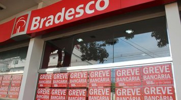 Com maior greve em 20 anos, bancários arrancam nova proposta, com 10% de reajuste no salário e 14% nos vales