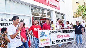 Bancários MT retardam abertura das agências contra a reforma da previdência