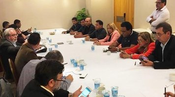 Fenaban mantém 7%, sobe abono e propõe acordo de dois anos. Comando rejeita proposta