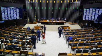 Câmara aprova orçamento de guerra sem compromisso de manutenção de empregos