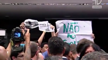 Por 11 votos a 9, Conselho de Ética aprova cassação de Eduardo Cunha