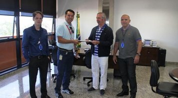 Sindicato entrega pautas de reivindicações à Poupex