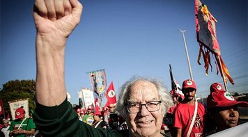 'Pela 1ª vez o povo marcha para registrar seu candidato', diz dirigente do MST