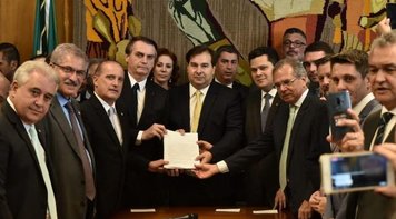 Proposta de reforma da Previdência entregue à Câmara é pior que a de Temer