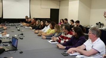 Proposta mantém Saúde Caixa e PLR Social