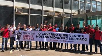 Bancários estão em Brasília defendendo os bancos públicos e os planos de saúde