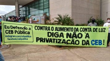 Sindicato participa de protesto contra o leilão da CEB; é crime de responsabilidade do governador Ibaneis na venda da empresa