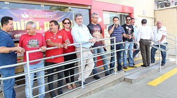 Bancários RO protestam contra a demissão de mais dois funcionários do Santander