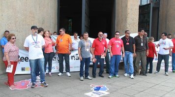 Contra reestruturação, protesto retarda funcionamento da Matriz I da Caixa