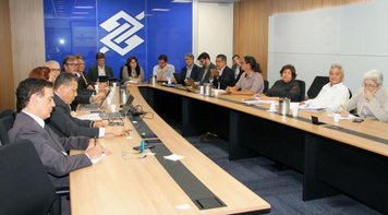 Reunião debate novo modelo de atendimento e suspensão da CCV no Banco do Brasil