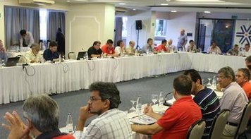 CDN da Fenae repudia reestruturação na Caixa e ataques à democracia