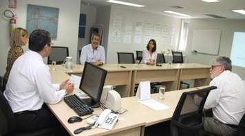 Sindicato se reúne com diretoria da Regius