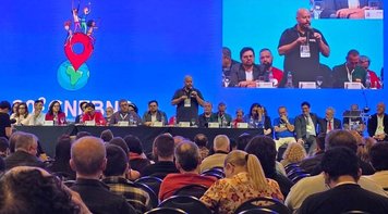 Bancários defendem melhores condições de trabalho, bancos públicos fortes, democracia e soberania nacional