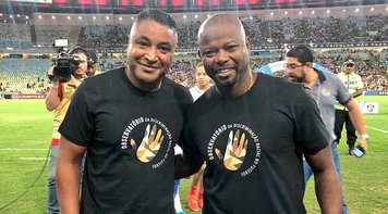 Roger, técnico do Bahia, defende que país precisa superar a fase de negação do racismo