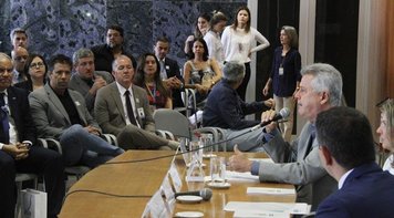 Sorrateiramente: Rollemberg inicia venda do BRB