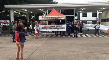 Santander é alvo de protestos em todo o país